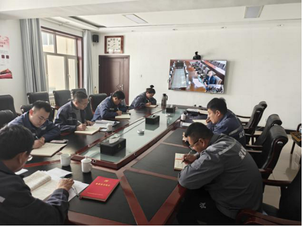 王臣旁聽指導額鹽公司黨委理論學習中心組擴大會議